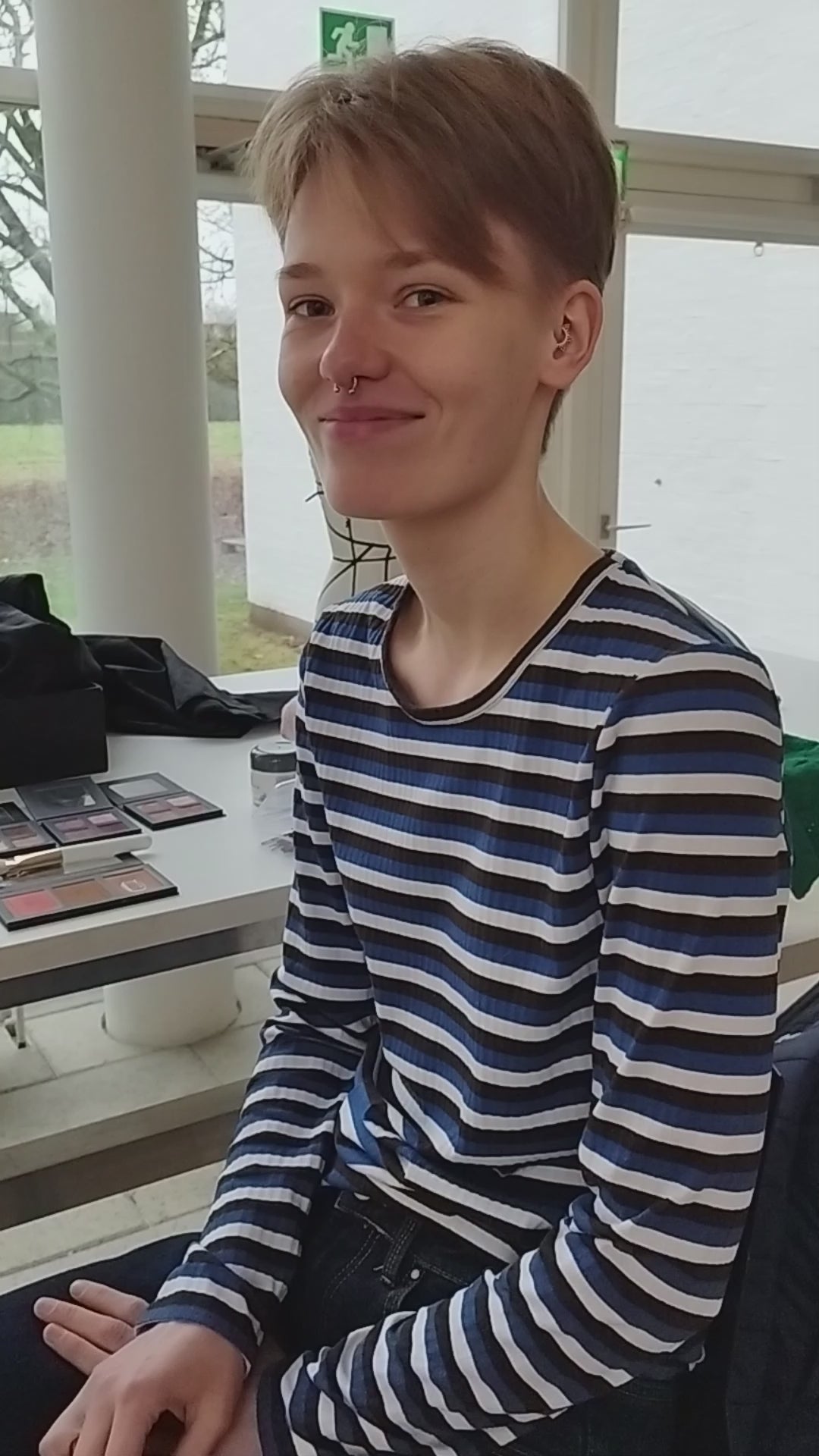 Styling af Emma, total forvandling til camera queen til shoot med Morten Rygaard. Make-up artisk Eva Reng-Andersen Jeg er stolt at at have haft hende i make-up år hår til hendes allerførste shoot. For sikke et naturtalent, hun er.